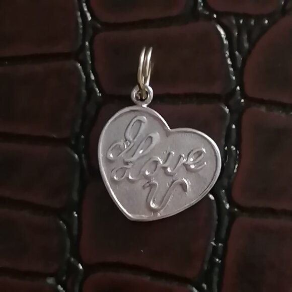 Sweet Little "I Love U" Heart-Shaped Charm/Pendant, Vintage - Picture 5 of 5